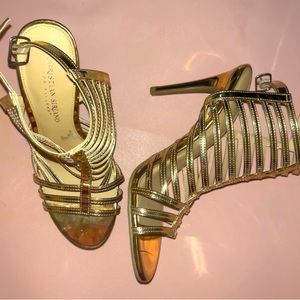 Gold heels size 7. New.